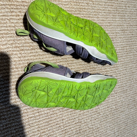 Size 2 Keen sandals in mauve for girls - Picture 2 of 3